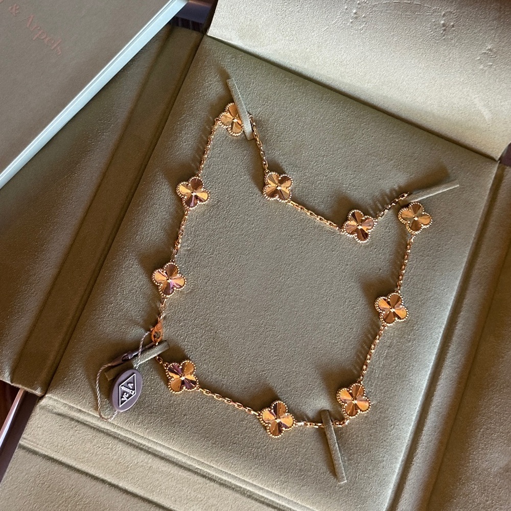 NWT ✨Authentic Van Cleef & Arpels Vintage Alhambra 10 Motif - VCARP3JJ00